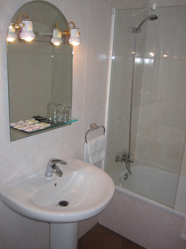 Bathroom 5, Hostal Restaurante Santa Cruz, Salamanca