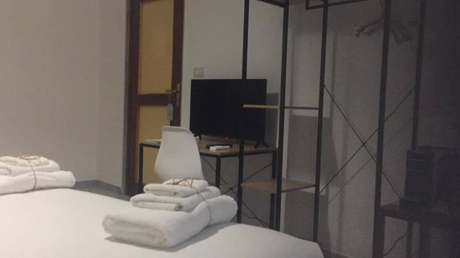 Bedroom 2, Gatto Bianco Picone 19, Bari