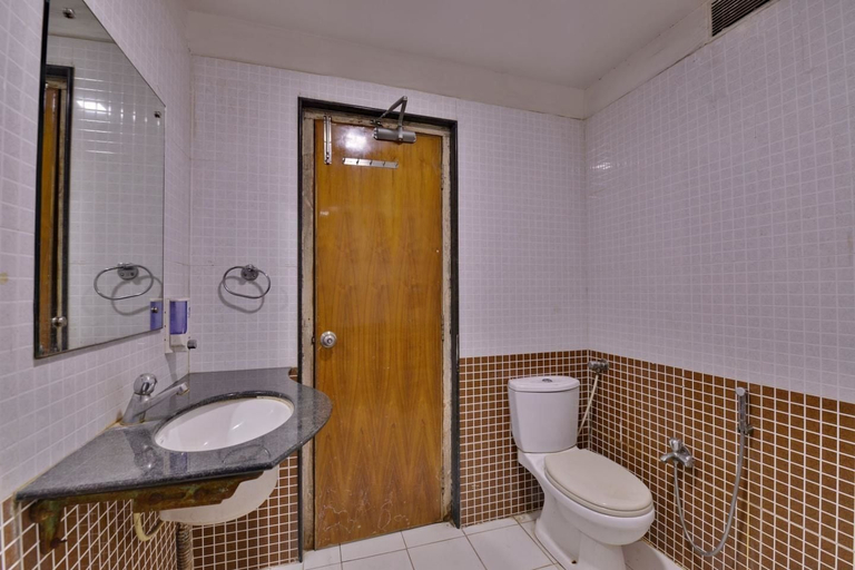 Bathroom 3, Hotel puneet international, Raipur