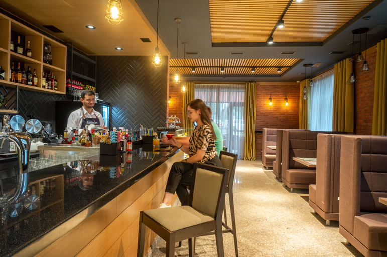 Food & Drinks 4, Royal Plus, Almaty