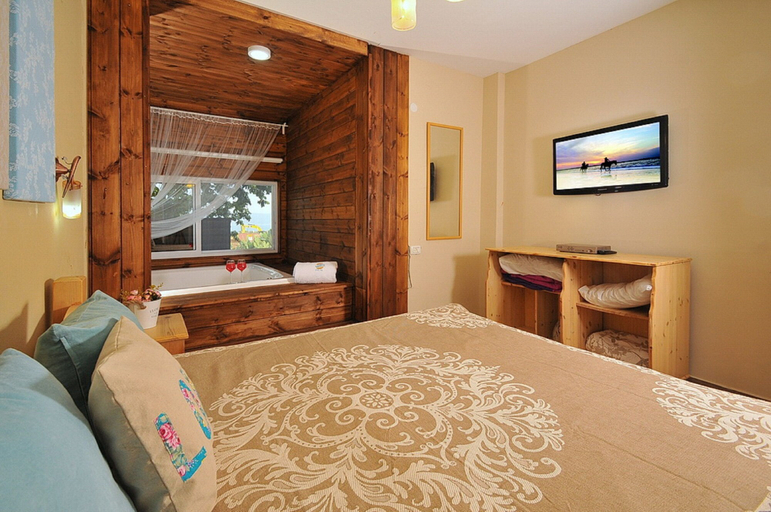 Bedroom 3, Mul Kineret Suites