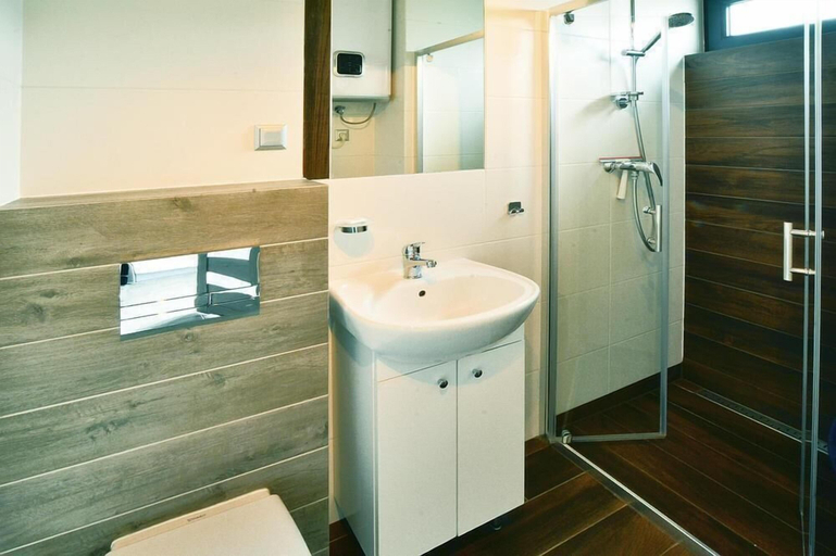 Bathroom 3, Domki Letniskowe Amelia, Kołobrzeg