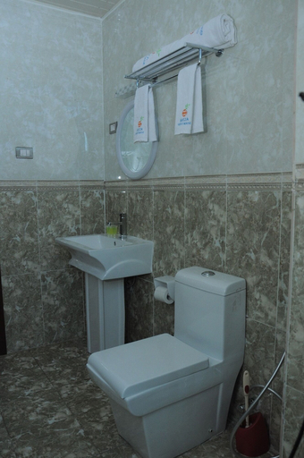 Bathroom 3, Sheza Guest House, Addis Abeba
