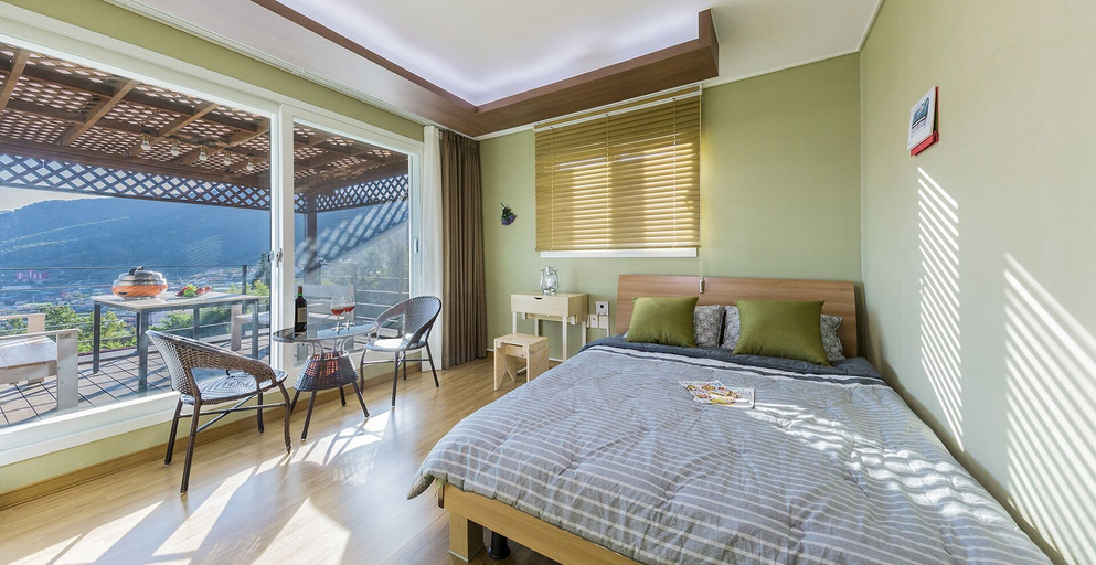 Bedroom 2, Namhae Oceanview Pension, Namhae