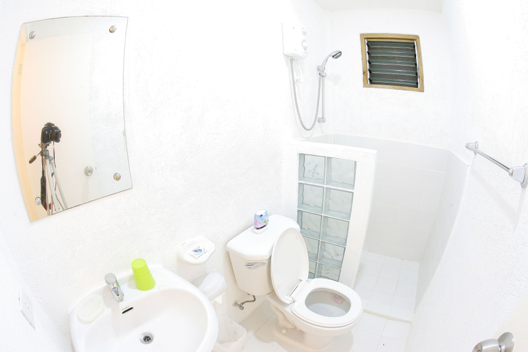 Bathroom 4, Elysia Beach Resort, Donsol