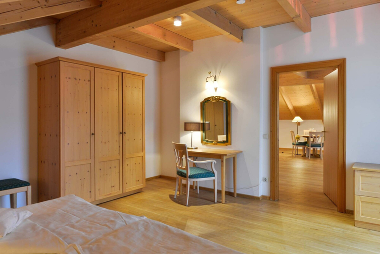 Bedroom 4, Landhotel Huber Am See, Bad Tölz-Wolfratshausen