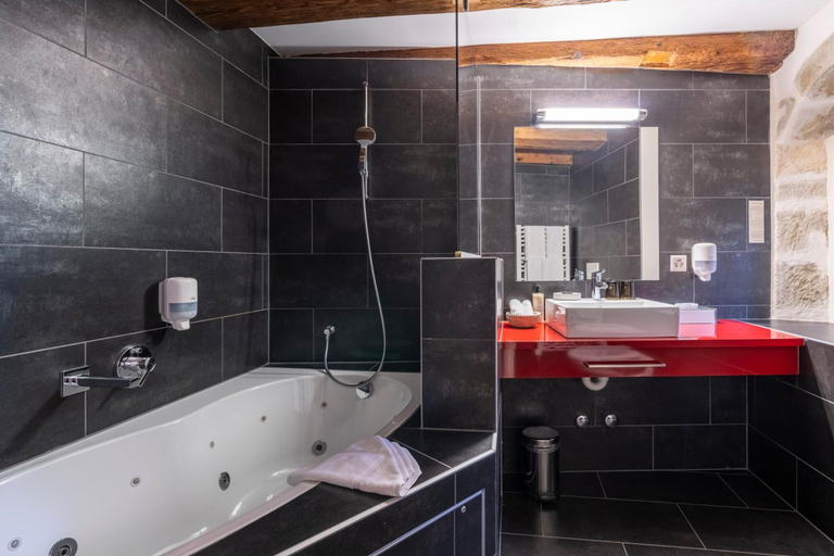 Bathroom 5, Hotel Le Rive Sud, La Broye