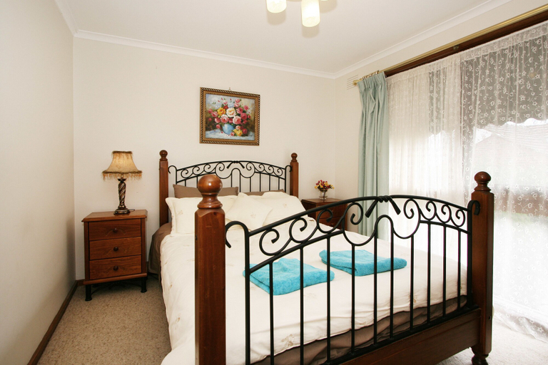 Bedroom 3, 40 Thames Holiday Unit, Melbourne