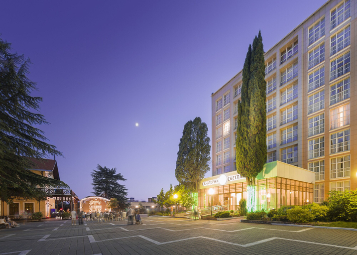Exterior & Views