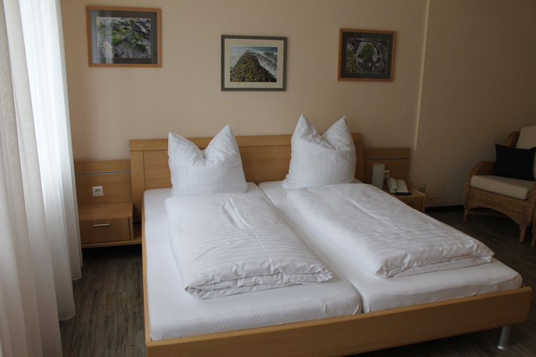 Bedroom 5, Alleehotel Eschen, Aurich