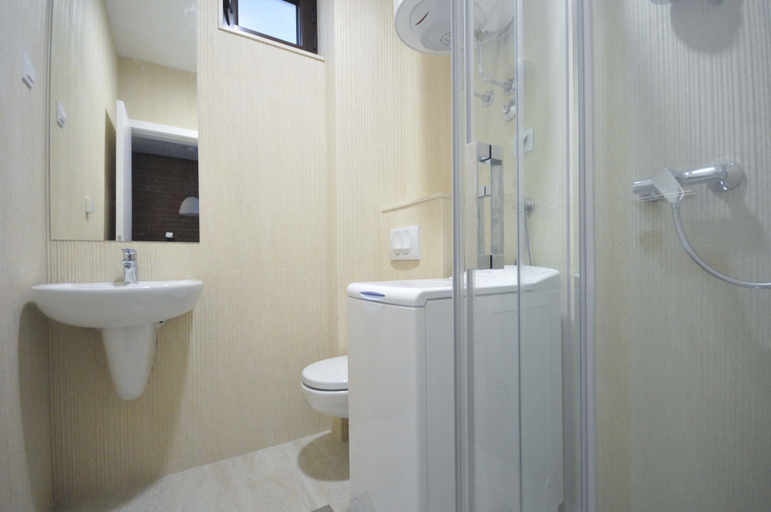 Bathroom 3, Montesa Apartments 2