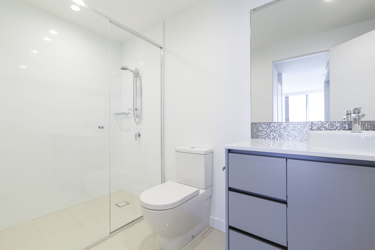 Bathroom 5, Rhapsody Resort, Gold Coast