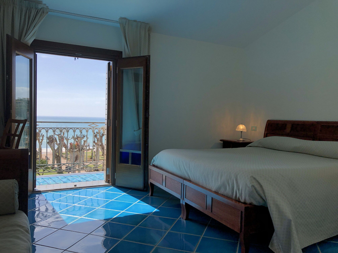 Bedroom 2, Hotel Pisacane, Salerno
