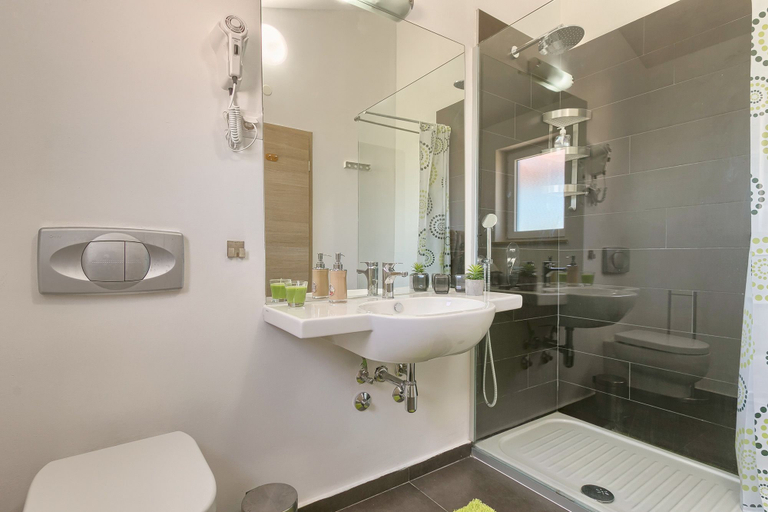 Bathroom 4, Villa 1404, Žminj
