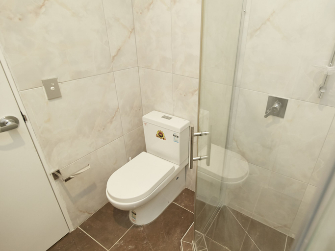 Bathroom 3, Three Palms Lodge, Manukau