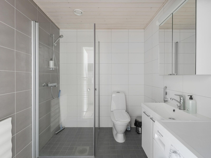 Bathroom, Kotimaailma Apts Joensuu Kalevankatu 36, North Karelia