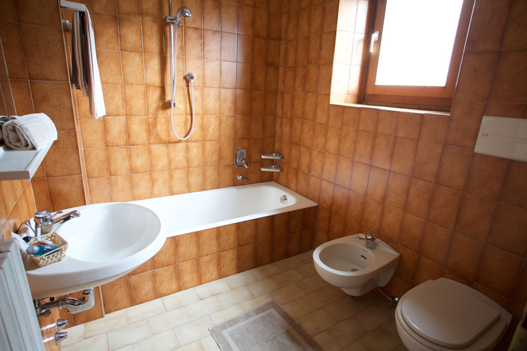 Bathroom 3, Holiday House Erika, Sondrio