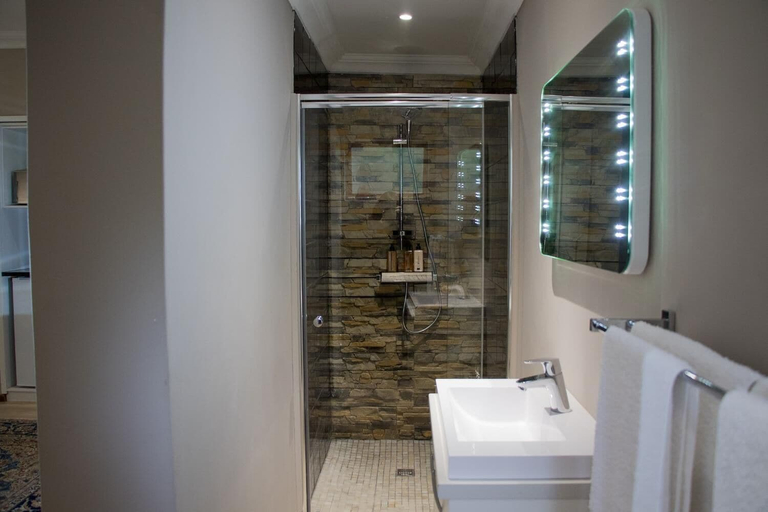 Bathroom 4, A Queenslin Guesthouse, Cape Winelands