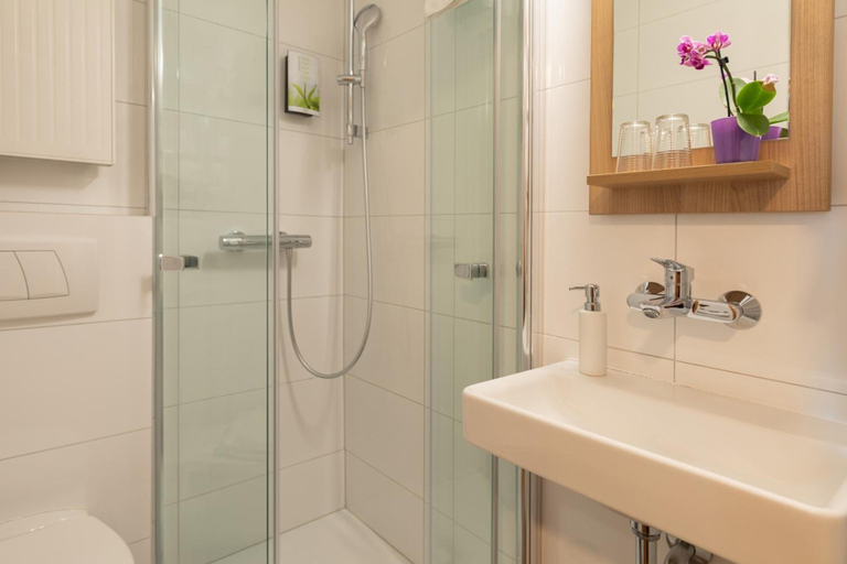 Bathroom 5, Landhotel Oßwald, Ostalbkreis
