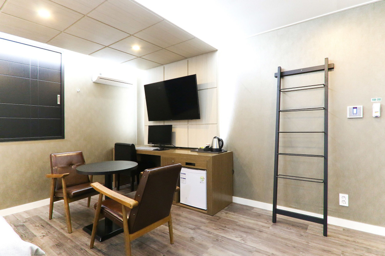 Others 5, Louis Hotel, Sasang