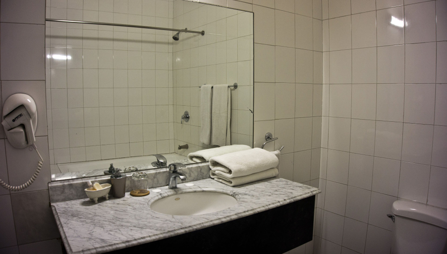 Bathroom, The Congress Hotel, Accra