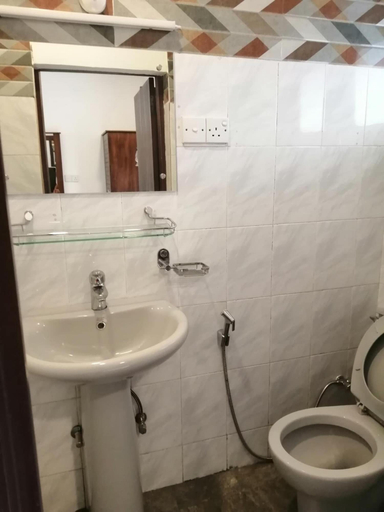 Bathroom 4, ACA B&B, Thimbirigasyaya