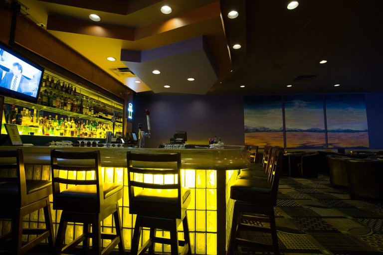 Food & Drinks 5, Royal Hotel West Edmonton, Trademark Collection by Wyndham, Division No. 11