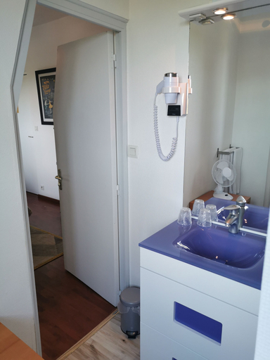 Bathroom 5, Hotel Restaurant Le Bosquet, Maine-et-Loire