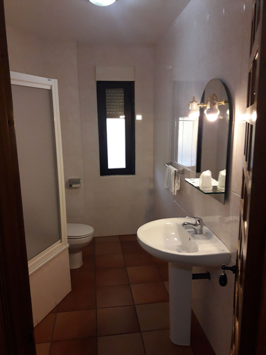 Bathroom 5, Hostal Restaurante Santa Cruz, Salamanca