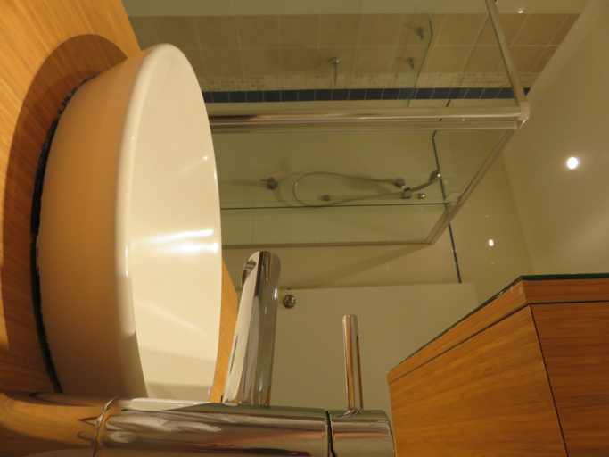Bathroom 3, Sunseeker Lodge, Noosa - Sunshine-Peregian