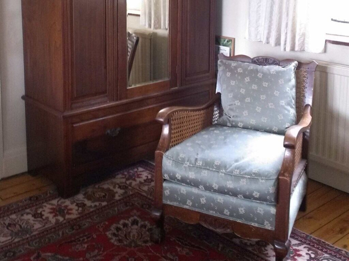 Others 5, Iolanthe, London