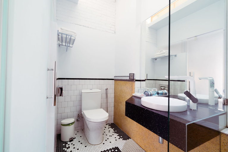 Bathroom 4, With inn Hostel, Kaohsiung