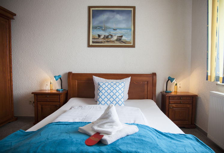Bedroom 3, Hotel Atlantis, Kaiserslautern