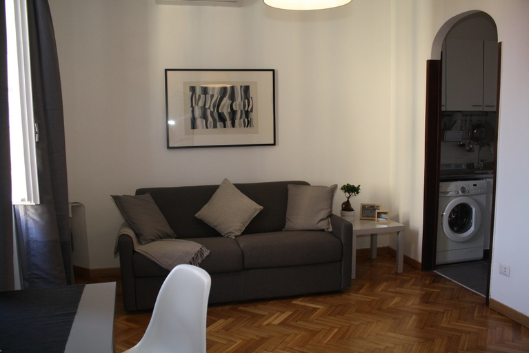 Others 5, Home2Rome - Trastevere Reale, Roma