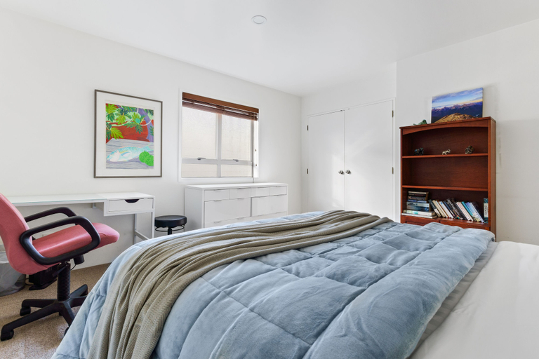 Bedroom 3, CBD Spacious 3 Storey Terrace House, Waitakere