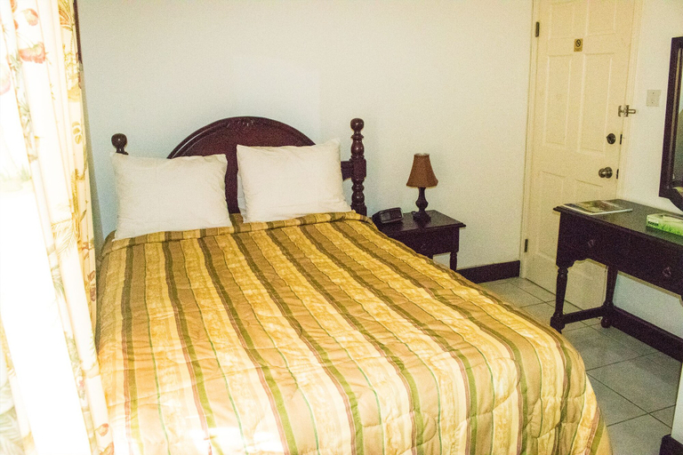 Bedroom 3, Pink Rock Bed & Breakfast