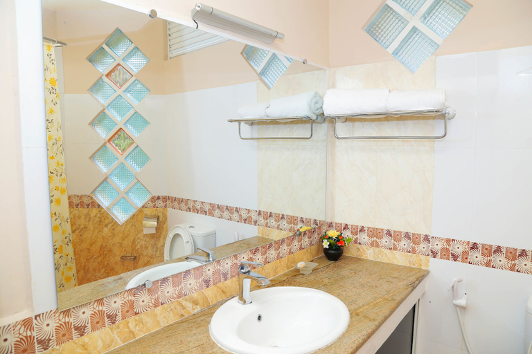 Bathroom 4, Madara Residence, Yatinuwara