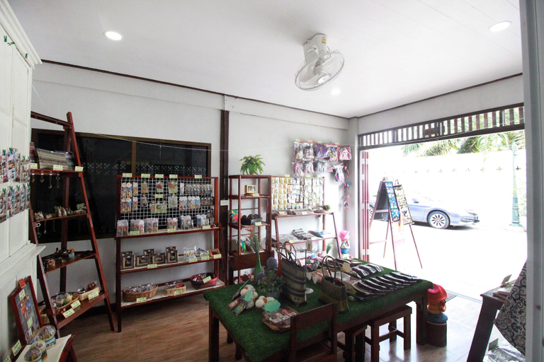 Food & Drinks, OB-ARUN House, Thon Buri