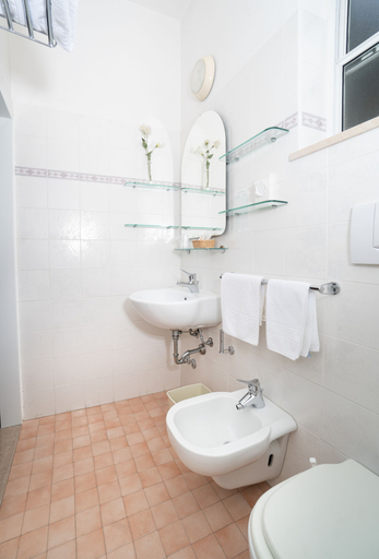 Bathroom 4, Hotel Sampaoli, Rimini