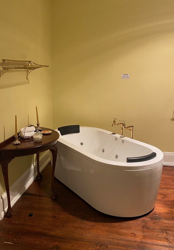 Bathroom 5, Fitzpatrick's Inn, Meander Valley