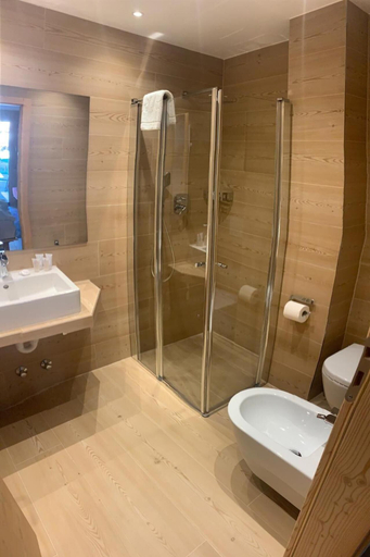 Bathroom 5, Hotel Cristiania, Trento