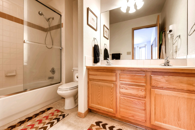 Bathroom 4, Lakepointe Court Town Homes by CRMR, Summit