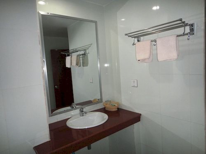 Bathroom 3, NYNY Hotel, Kampot