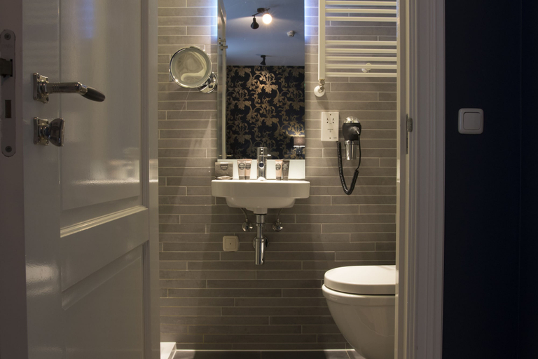 Bathroom 3, Grand Canal Boutique Hotel, Amsterdam