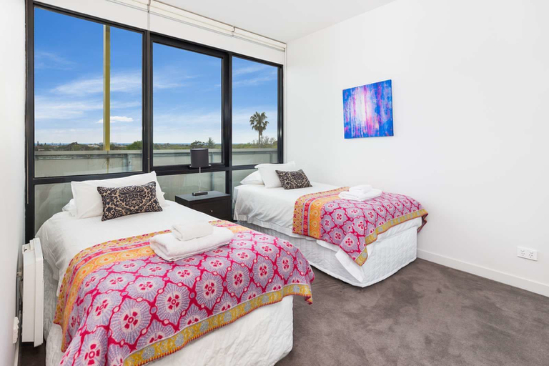 Bedroom 2, Executive Apartment With Bay Views, Melbourne