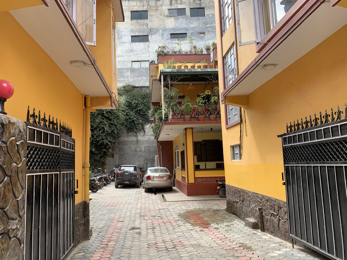 Exterior & Views