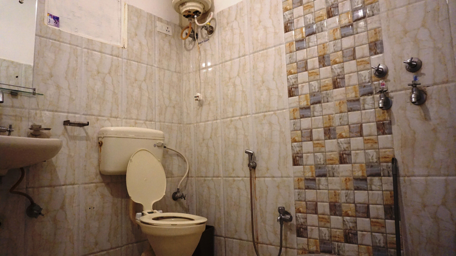 Bathroom 3, Chakrah by Hermitage, Garhwal