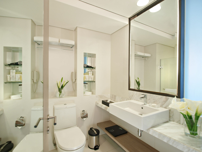 Bathroom 2, Seda Bonifacio Global City Manila, Pasay City