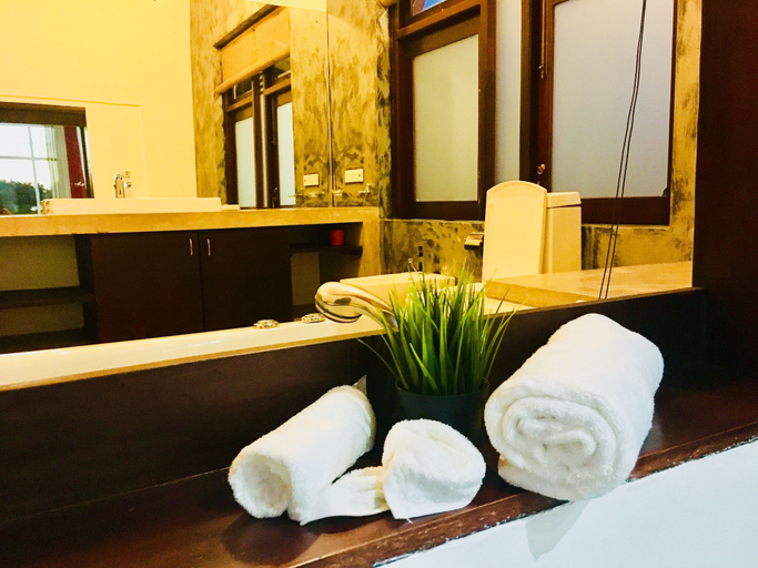 Bathroom 3, 8 Plus Villa, Kaduwela