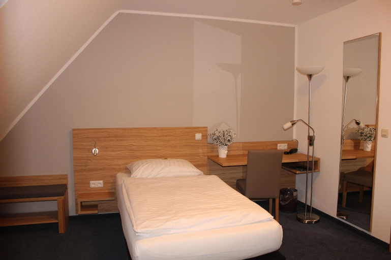 Bedroom 3, Landhaus Hotel Müller, Aschaffenburg